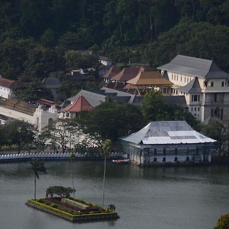Sandriana Lake View Hotel Kandy Bagian luar foto