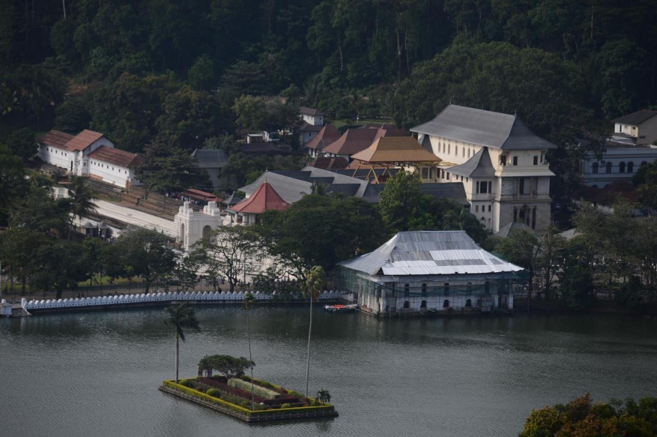 Sandriana Lake View Hotel Kandy Bagian luar foto