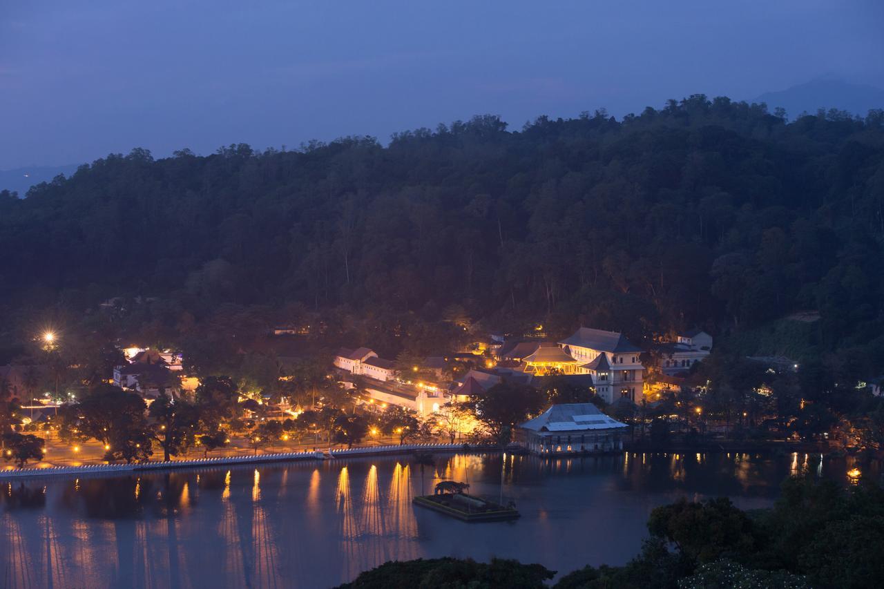 Sandriana Lake View Hotel Kandy Bagian luar foto