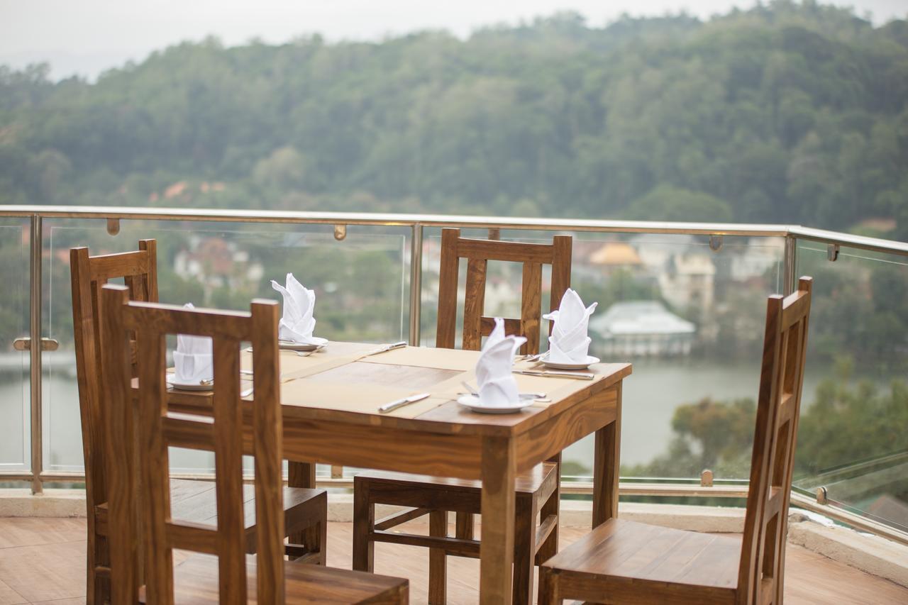 Sandriana Lake View Hotel Kandy Bagian luar foto
