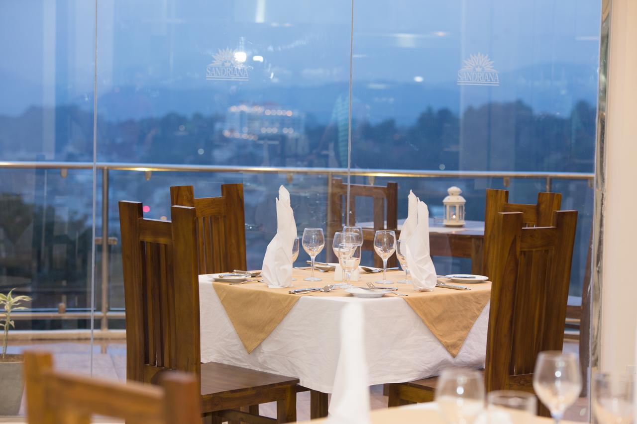 Sandriana Lake View Hotel Kandy Bagian luar foto