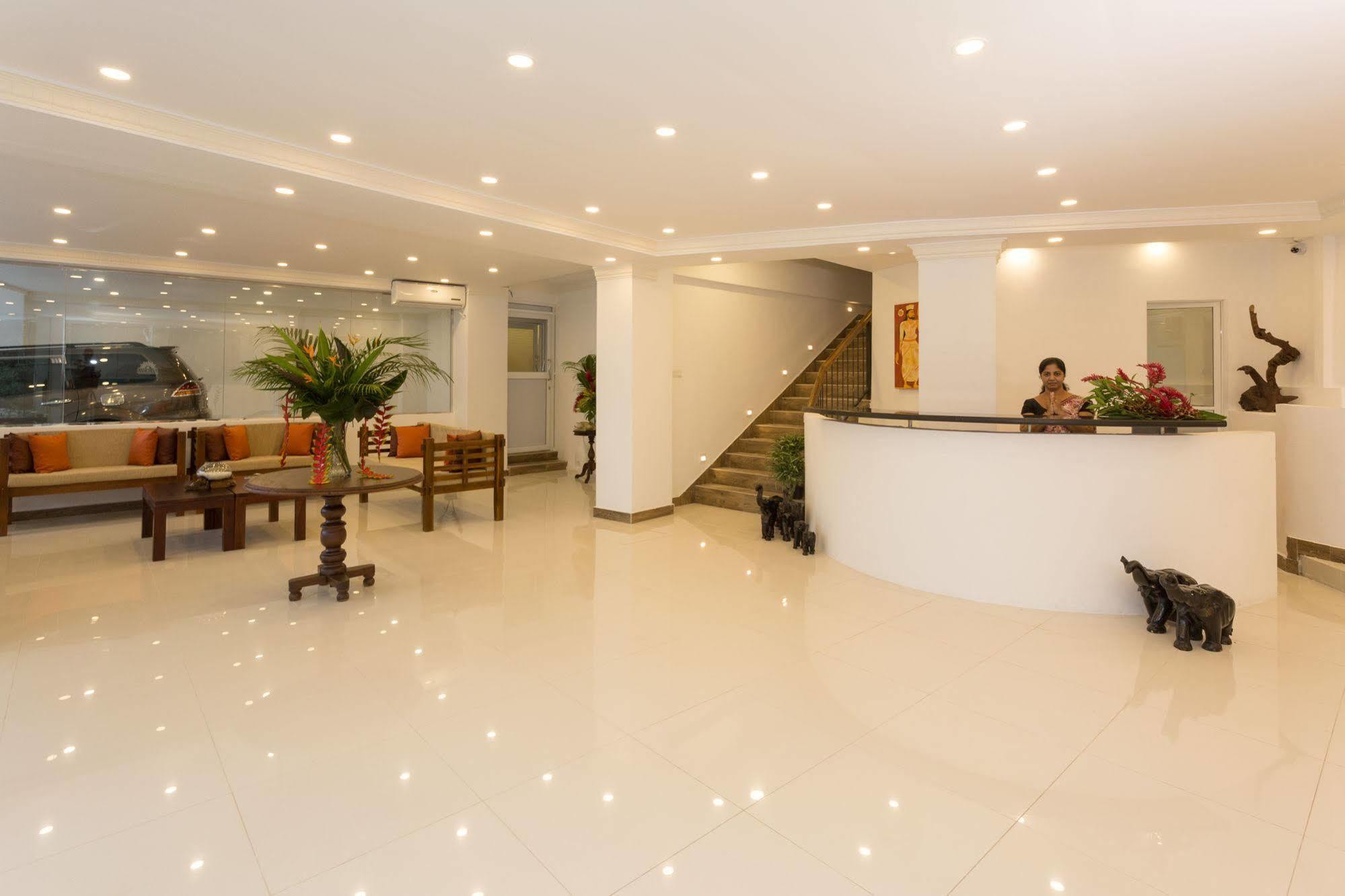 Sandriana Lake View Hotel Kandy Bagian luar foto