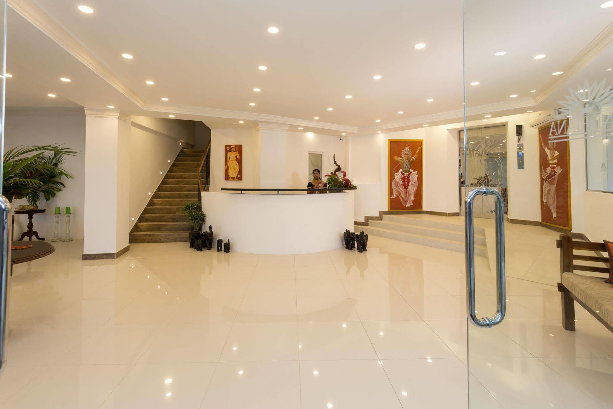 Sandriana Lake View Hotel Kandy Bagian luar foto