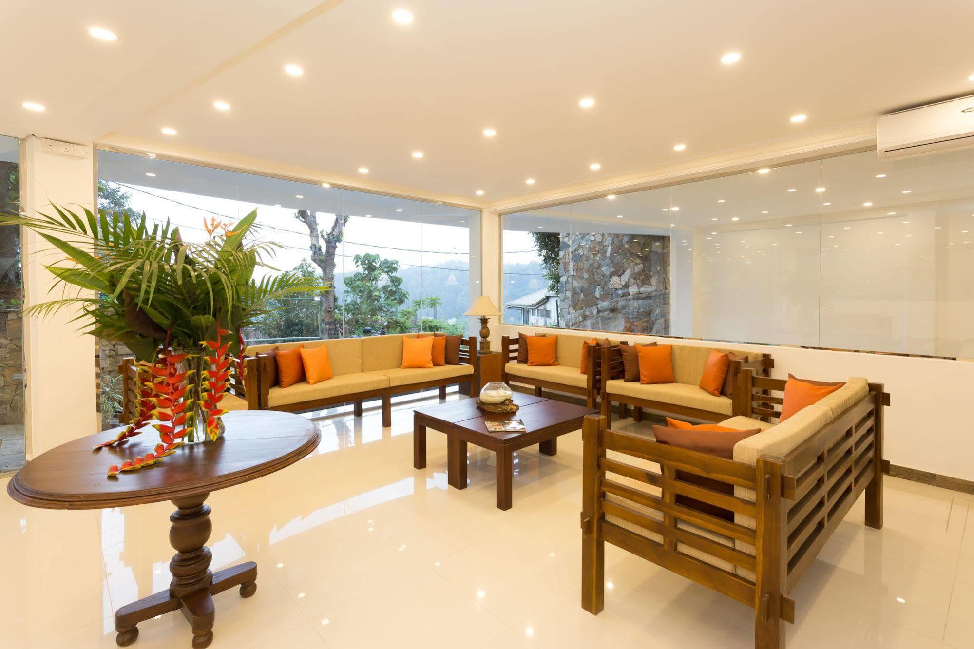 Sandriana Lake View Hotel Kandy Bagian luar foto