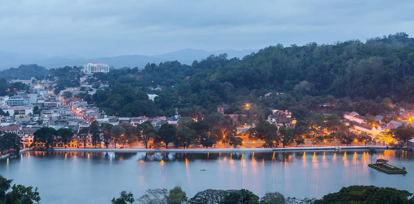 Sandriana Lake View Hotel Kandy Bagian luar foto